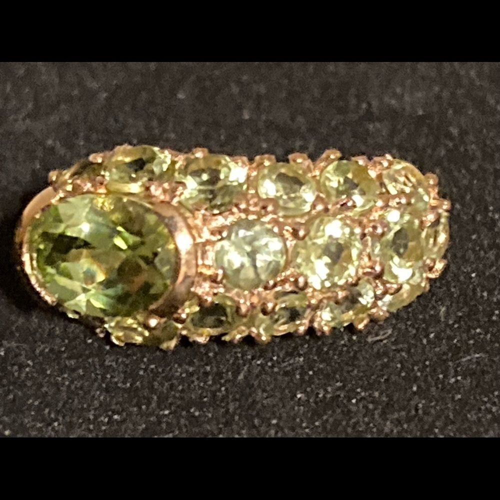 Elegant 12 k gold peridot Earrings - Picture 4 of 7